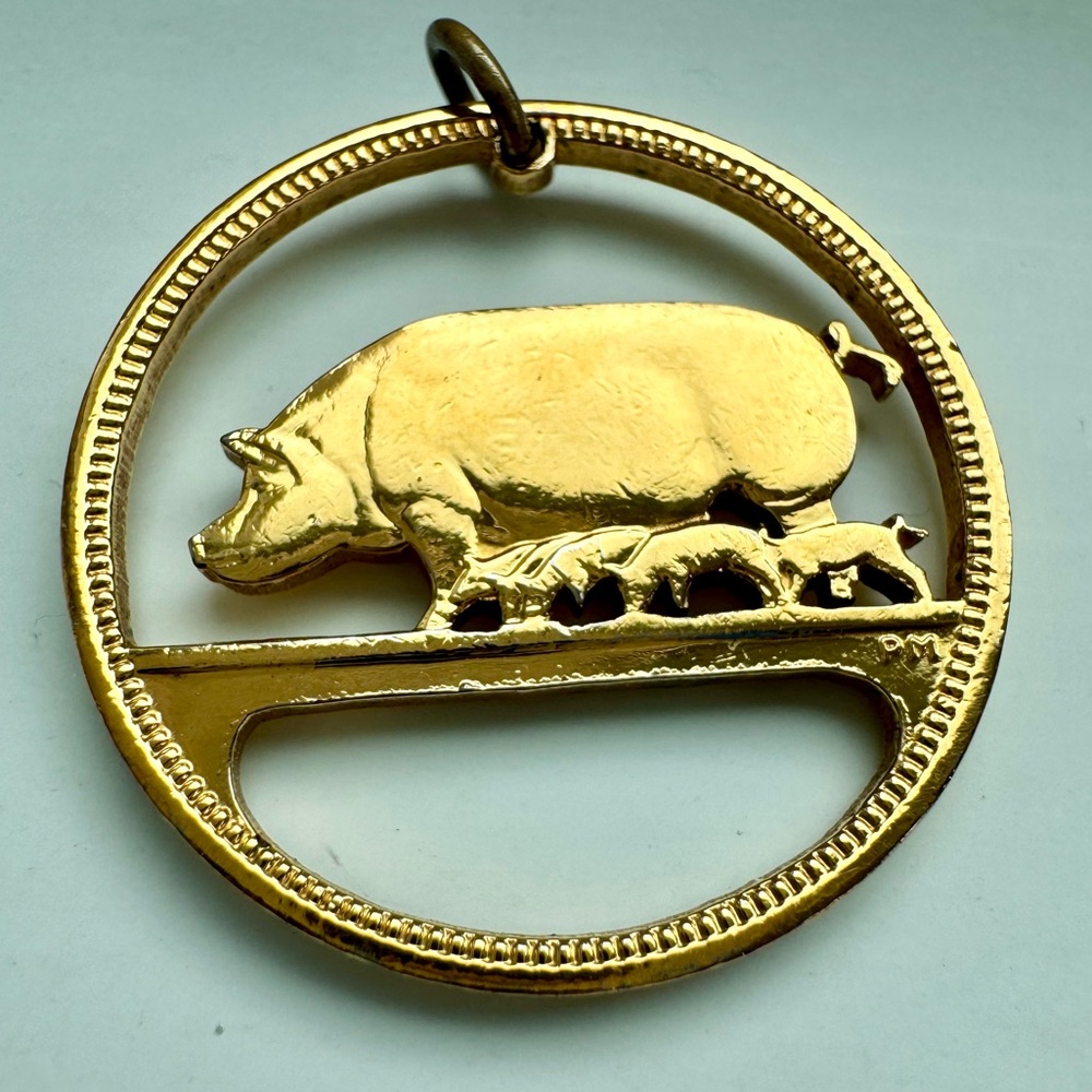 Vintage Irish Half Penny Coin Pendant Cut Coin Jewelry Pig & Piglets Ireland - Picture 9 of 10